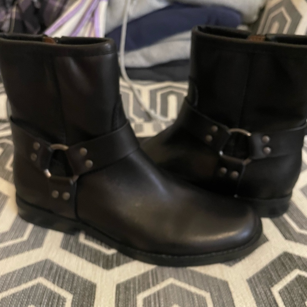 House of Harlow Black Leather Ankle Boots